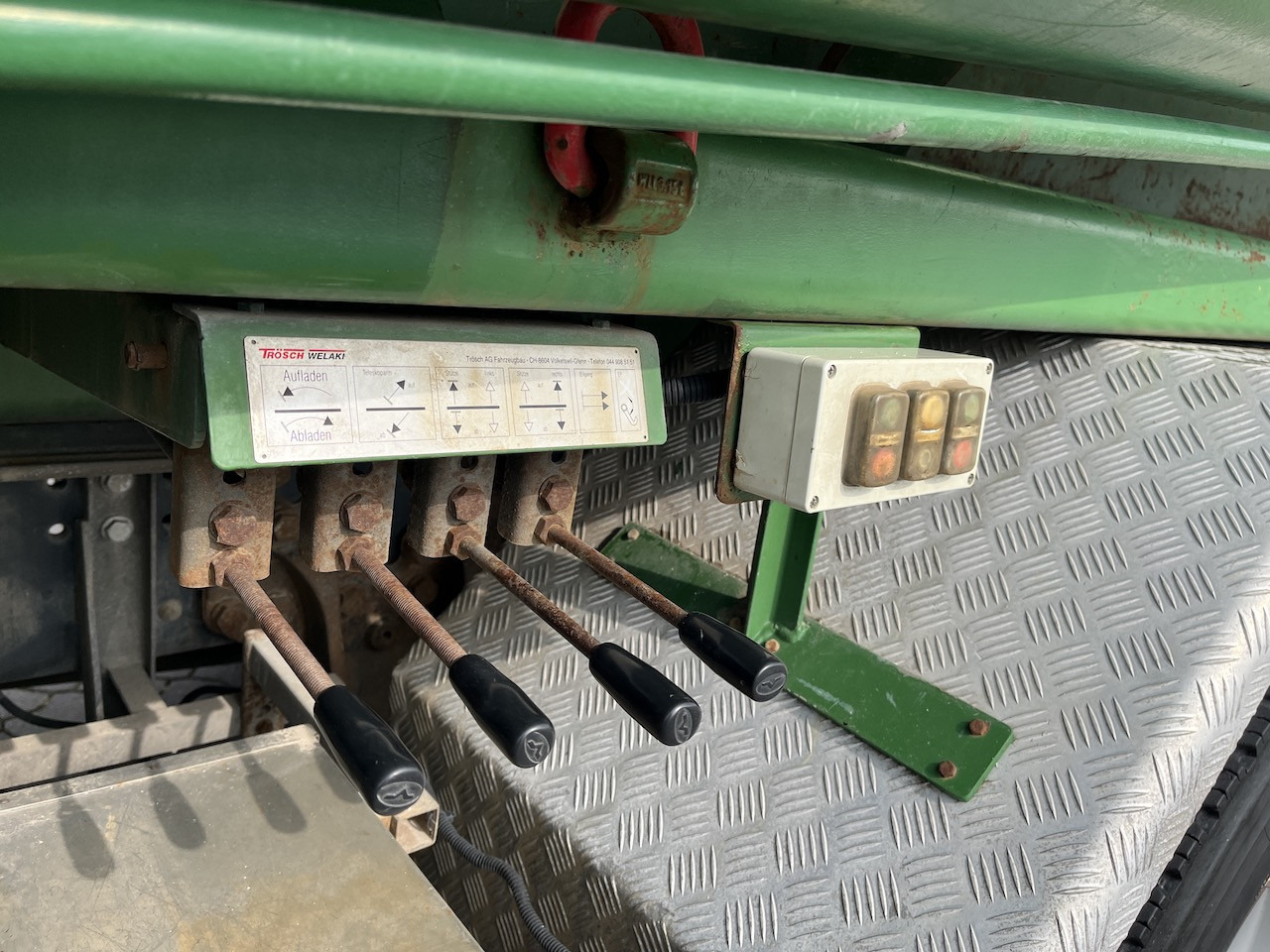 Scania P360 6x2 Trösch Absetzkipper Container - Truk skip loader: gambar 5 Scania P360 6x2 Trösch Absetzkipper Container - Truk skip loader: gambar 5