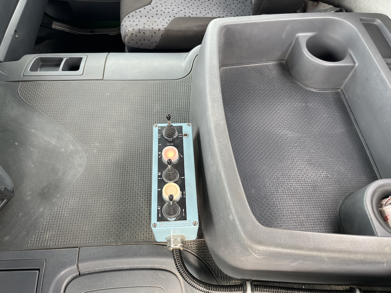 Scania P360 6x2 Trösch Absetzkipper Container - Truk skip loader: gambar 4 Scania P360 6x2 Trösch Absetzkipper Container - Truk skip loader: gambar 4