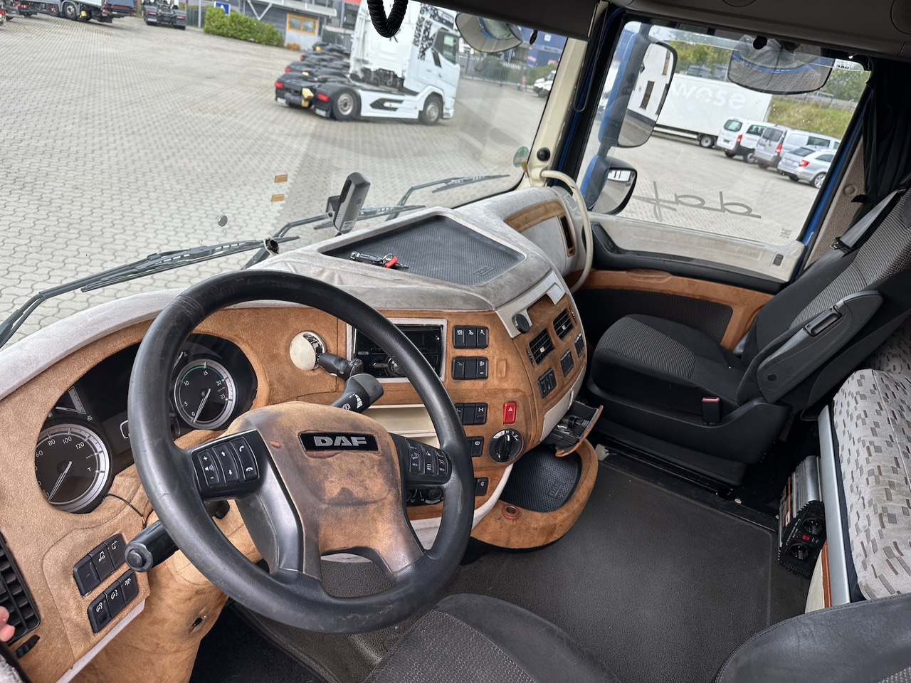 Daf XF 460 4x2 Retarder - Tractor head: gambar 2 Daf XF 460 4x2 Retarder - Tractor head: gambar 2