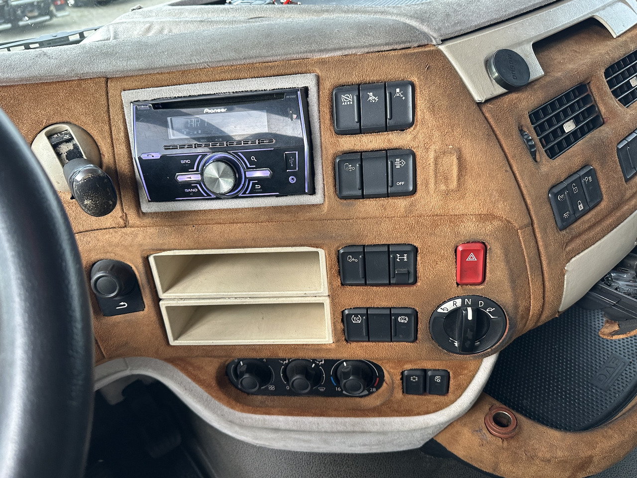 Daf XF 460 4x2 Retarder - Tractor head: gambar 5 Daf XF 460 4x2 Retarder - Tractor head: gambar 5