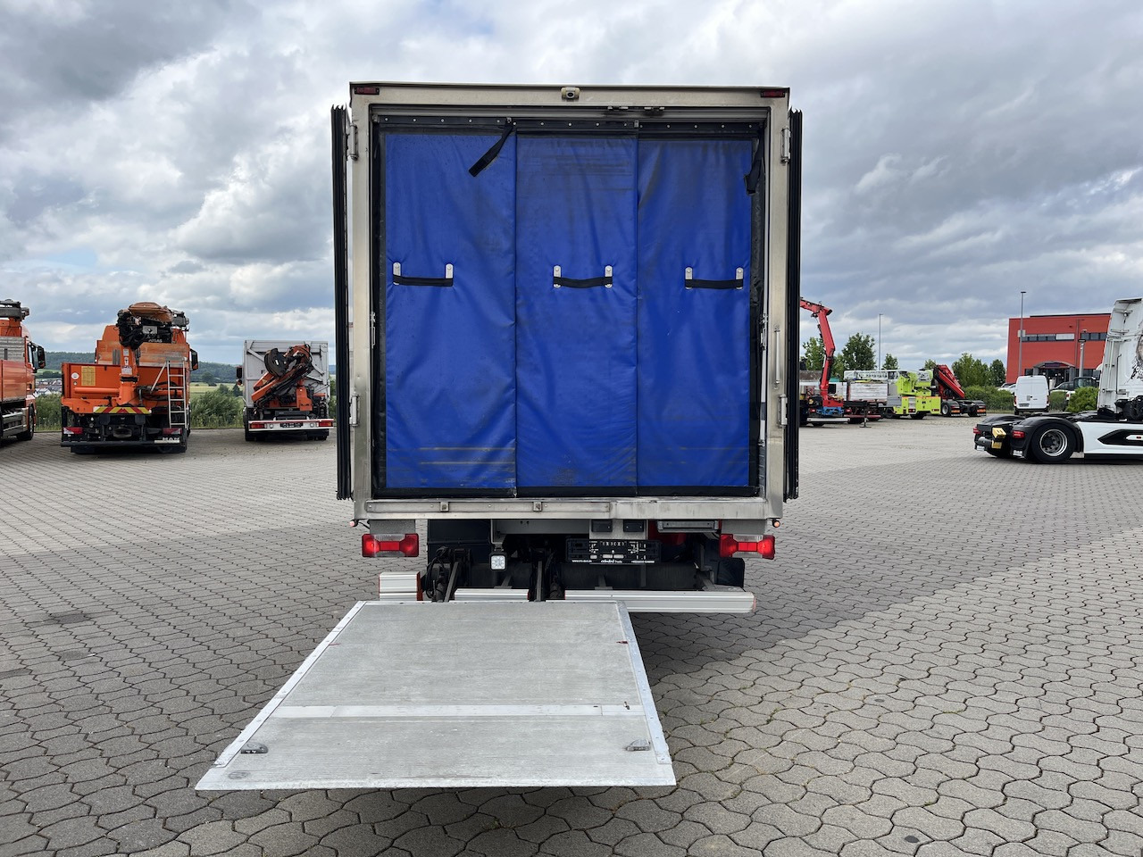 Iveco 70C18 Daily Kühlkoffer mit Ladebordwand Konvekta - Van pengiriman: gambar 3 Iveco 70C18 Daily Kühlkoffer mit Ladebordwand Konvekta - Van pengiriman: gambar 3