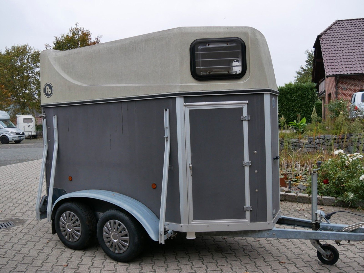 Blomert 1,5 Pferde Holz Poly - Trailer pengangkut hewan: gambar 1 Blomert 1,5 Pferde Holz Poly - Trailer pengangkut hewan: gambar 1