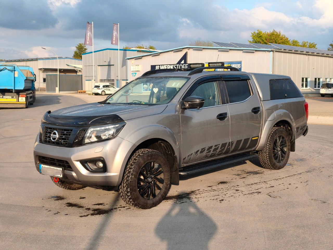 Nissan Navara NP300 N-Guard Double Cab 4x4 - Mobil SUV: gambar 1 Nissan Navara NP300 N-Guard Double Cab 4x4 - Mobil SUV: gambar 1