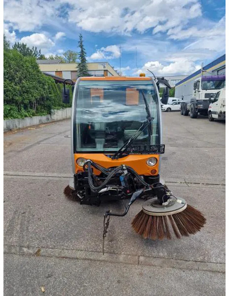Bucher Kehrmaschine BUCHER-GUYER Kehrmaschine EG 4.500 kg Diesel Topzustand - Penyapu industri: gambar 3 Bucher Kehrmaschine BUCHER-GUYER Kehrmaschine EG 4.500 kg Diesel Topzustand - Penyapu industri: gambar 3