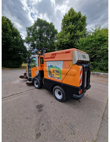 Bucher Kehrmaschine BUCHER-GUYER Kehrmaschine EG 4.500 kg Diesel Topzustand - Penyapu industri: gambar 5 Bucher Kehrmaschine BUCHER-GUYER Kehrmaschine EG 4.500 kg Diesel Topzustand - Penyapu industri: gambar 5