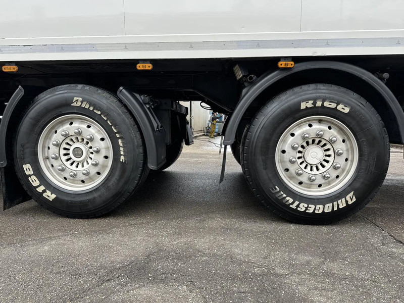 Krone Cool Liner Cool Liner 2 - Achs CITYSATTEL Lenkachse Carrier 1300 LBW - Semi-trailer berpendingin: gambar 5 Krone Cool Liner Cool Liner 2 - Achs CITYSATTEL Lenkachse Carrier 1300 LBW - Semi-trailer berpendingin: gambar 5