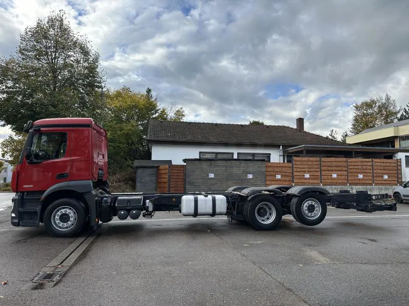 Mercedes-Benz 2532 LL 6x2 LANGES Fahrgestell Intarder Lenkachse - Truk sasis: gambar 2 Mercedes-Benz 2532 LL 6x2 LANGES Fahrgestell Intarder Lenkachse - Truk sasis: gambar 2
