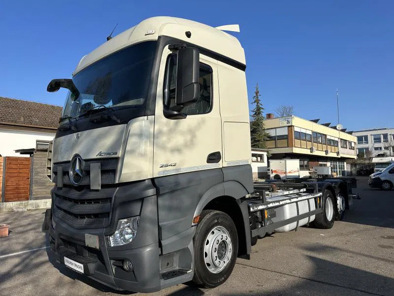Mercedes-Benz Actros 2542 LL BDF Standard 6x2 LBW - Pengangkut kontainer/ Container truck: gambar 1 Mercedes-Benz Actros 2542 LL BDF Standard 6x2 LBW - Pengangkut kontainer/ Container truck: gambar 1