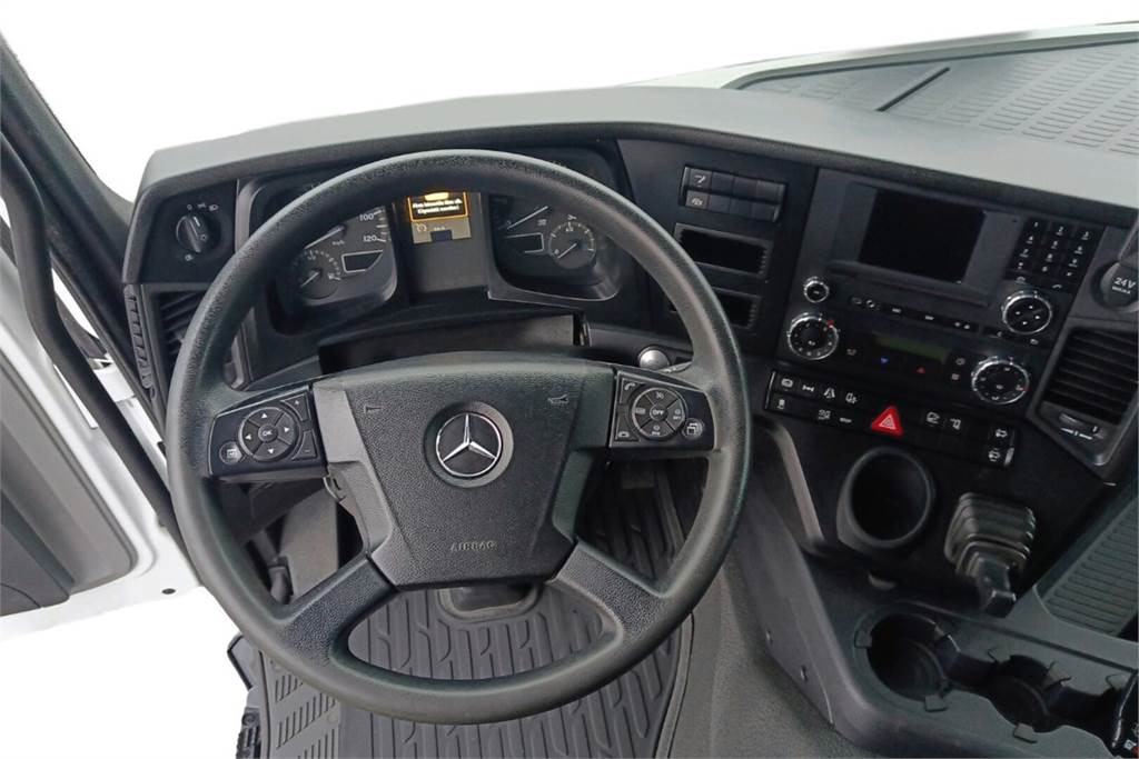 Interior photo 1: Truk box Mercedes-Benz ANTOS 1827L Ksa-kori + PL