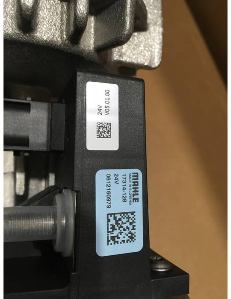 Volvo VOE 22425313 Luftpumpe COMBUSTION AIR BLOWER - Mesin untuk Peralatan konstruksi: gambar 5 Volvo VOE 22425313 Luftpumpe COMBUSTION AIR BLOWER - Mesin untuk Peralatan konstruksi: gambar 5