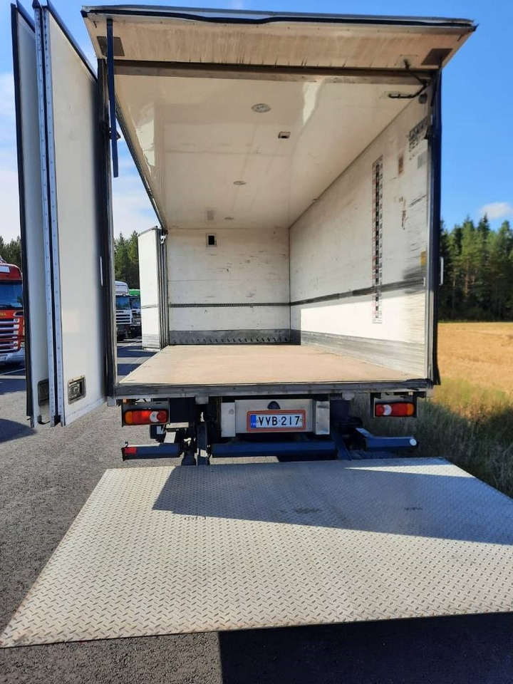 Truk box Volvo FL 240: gambar 8 Truk box Volvo FL 240: gambar 8