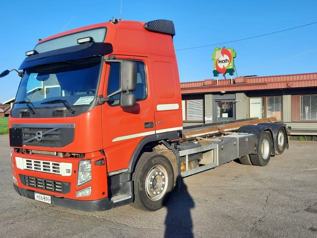 Volvo FM-11 - Pengangkut kontainer/ Container truck: gambar 1 Volvo FM-11 - Pengangkut kontainer/ Container truck: gambar 1