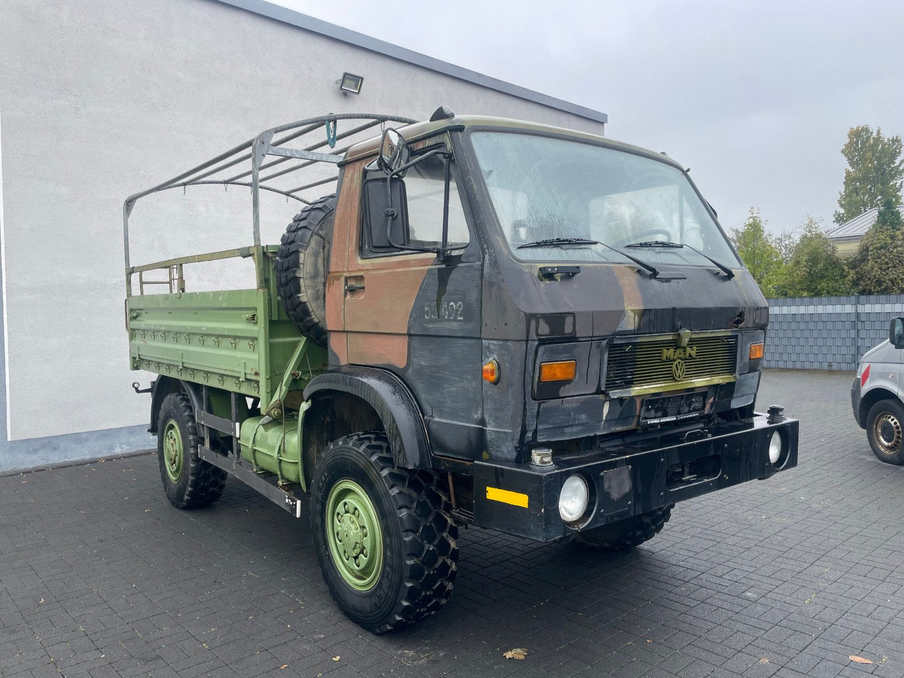 MAN 8.136 4X4 - Van flatbed: gambar 1 MAN 8.136 4X4 - Van flatbed: gambar 1