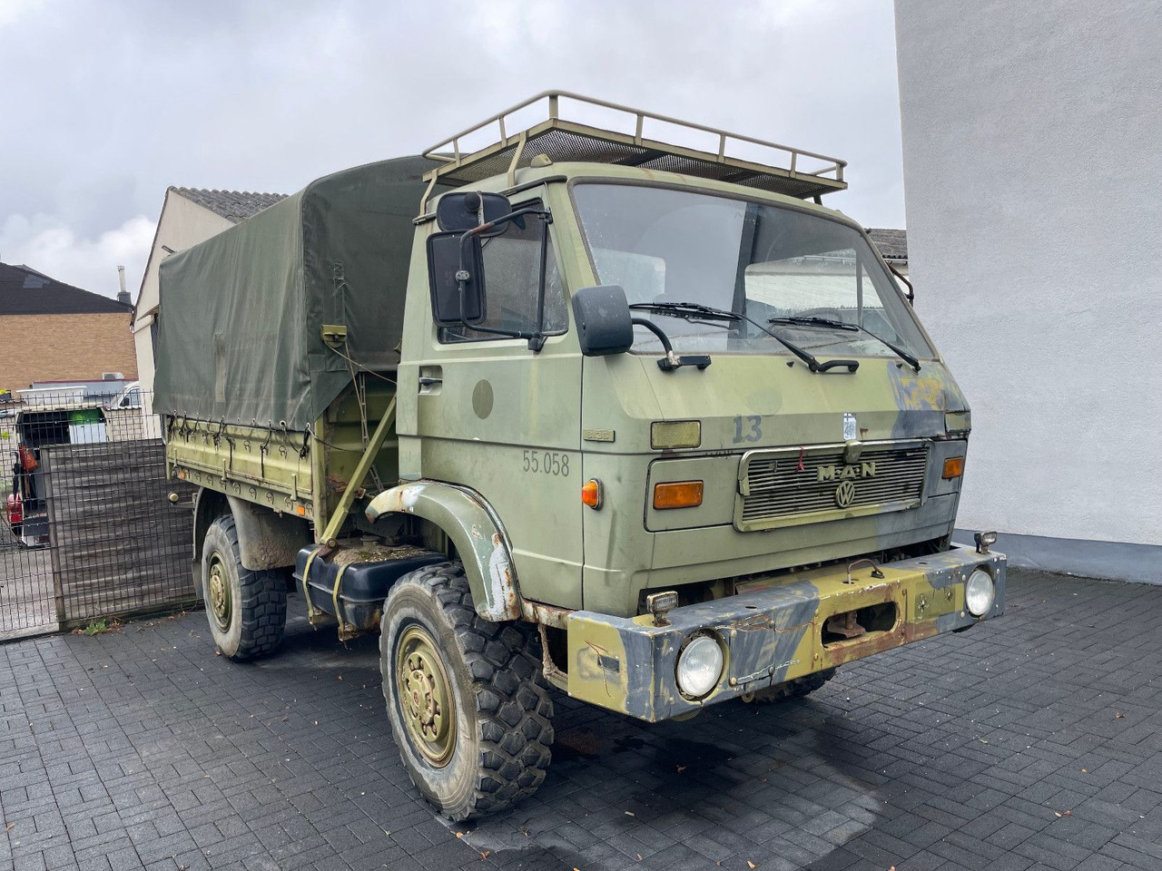 MAN 8.136 4X4 Prische Plane - Van dengan terpal samping: gambar 1 MAN 8.136 4X4 Prische Plane - Van dengan terpal samping: gambar 1