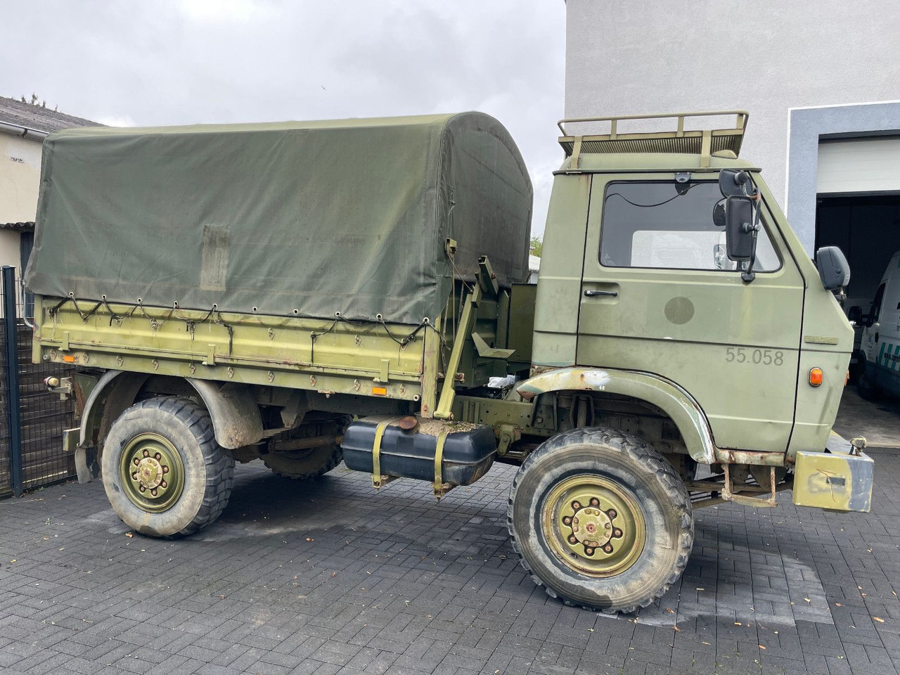 MAN 8.136 4X4 Prische Plane - Van dengan terpal samping: gambar 4 MAN 8.136 4X4 Prische Plane - Van dengan terpal samping: gambar 4