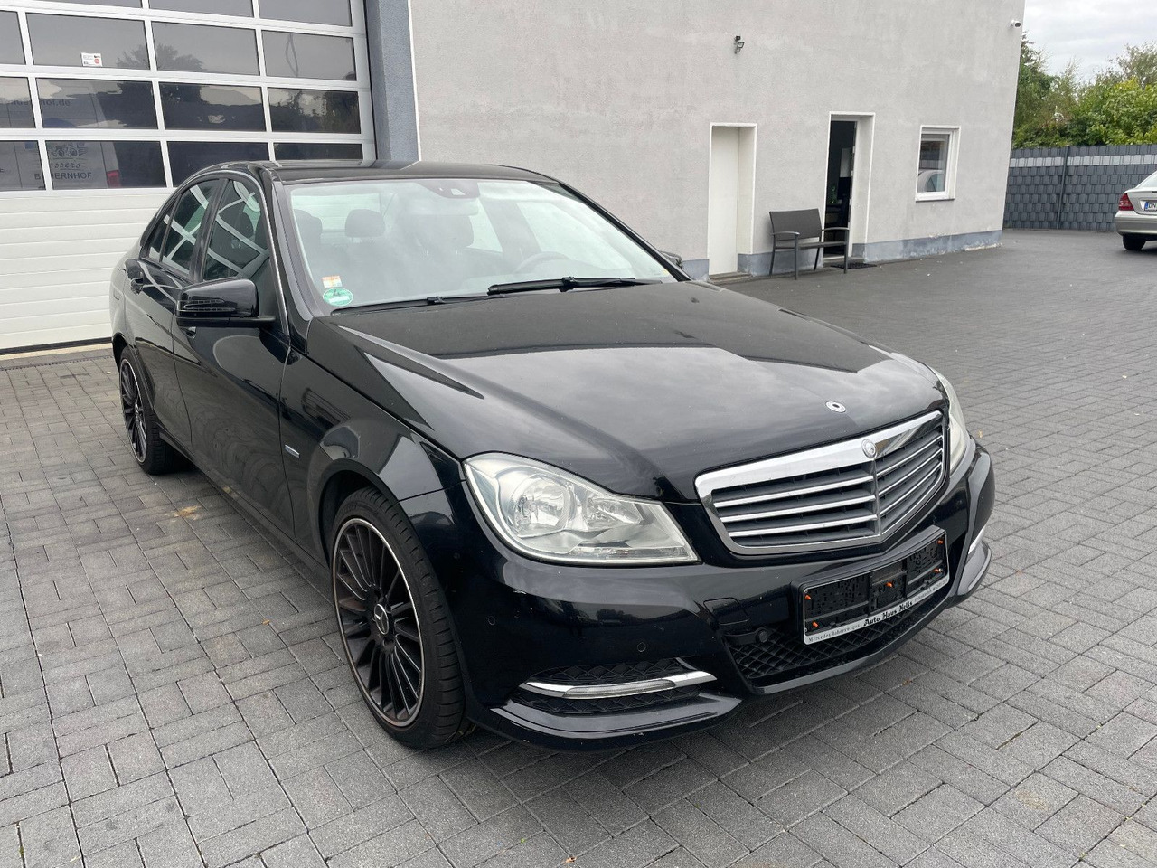 Mercedes-Benz C 180 C -Klasse Lim. C 180 CGI BlueEfficiency - Mobil sedan: gambar 1 Mercedes-Benz C 180 C -Klasse Lim. C 180 CGI BlueEfficiency - Mobil sedan: gambar 1