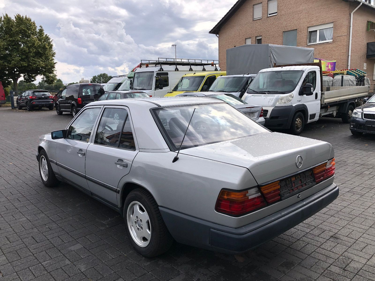 Mercedes-Benz W124 E 260 - Mobil sedan: gambar 4 Mercedes-Benz W124 E 260 - Mobil sedan: gambar 4