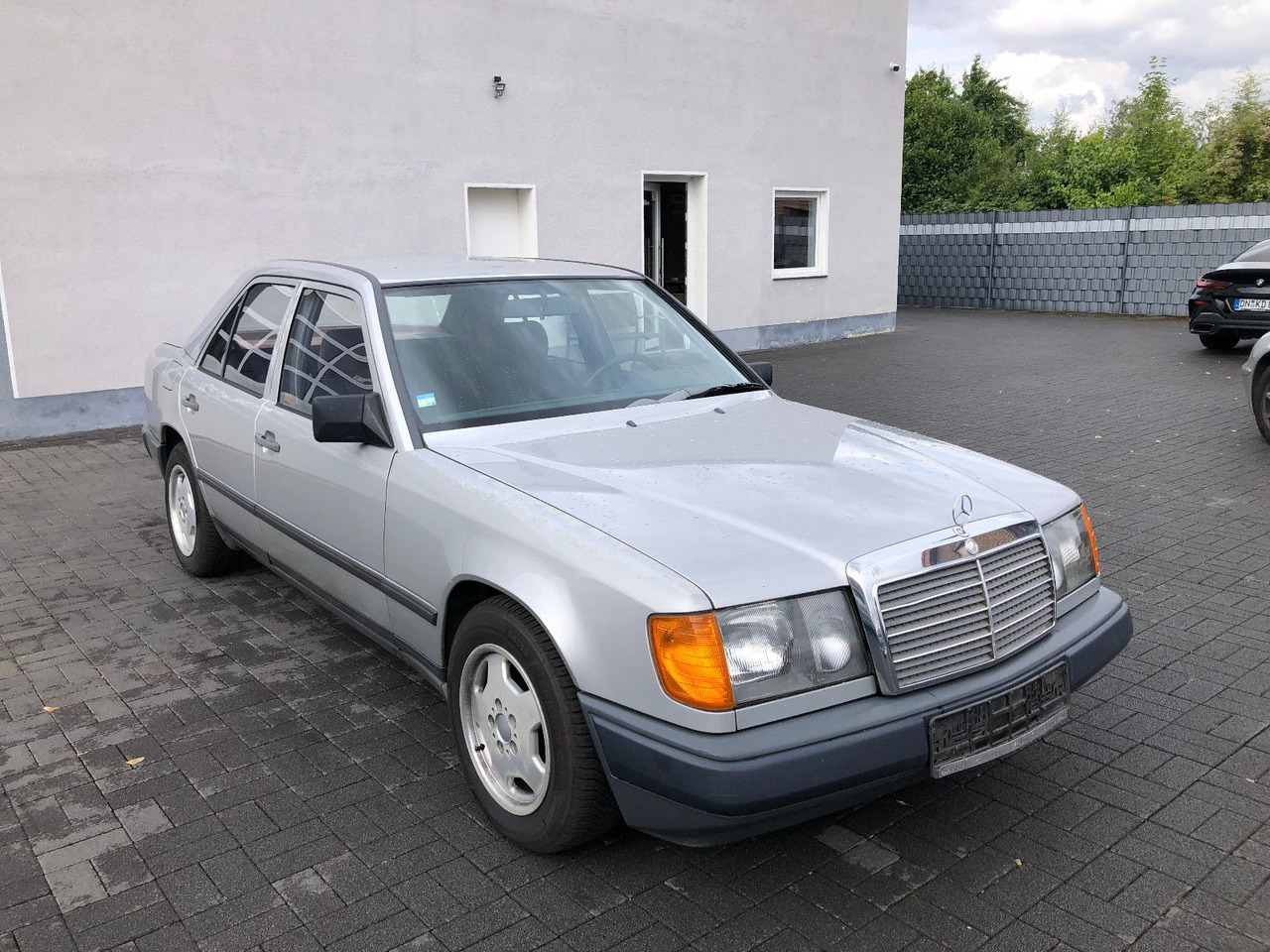 Mercedes-Benz W124 E 260 - Mobil sedan: gambar 3 Mercedes-Benz W124 E 260 - Mobil sedan: gambar 3