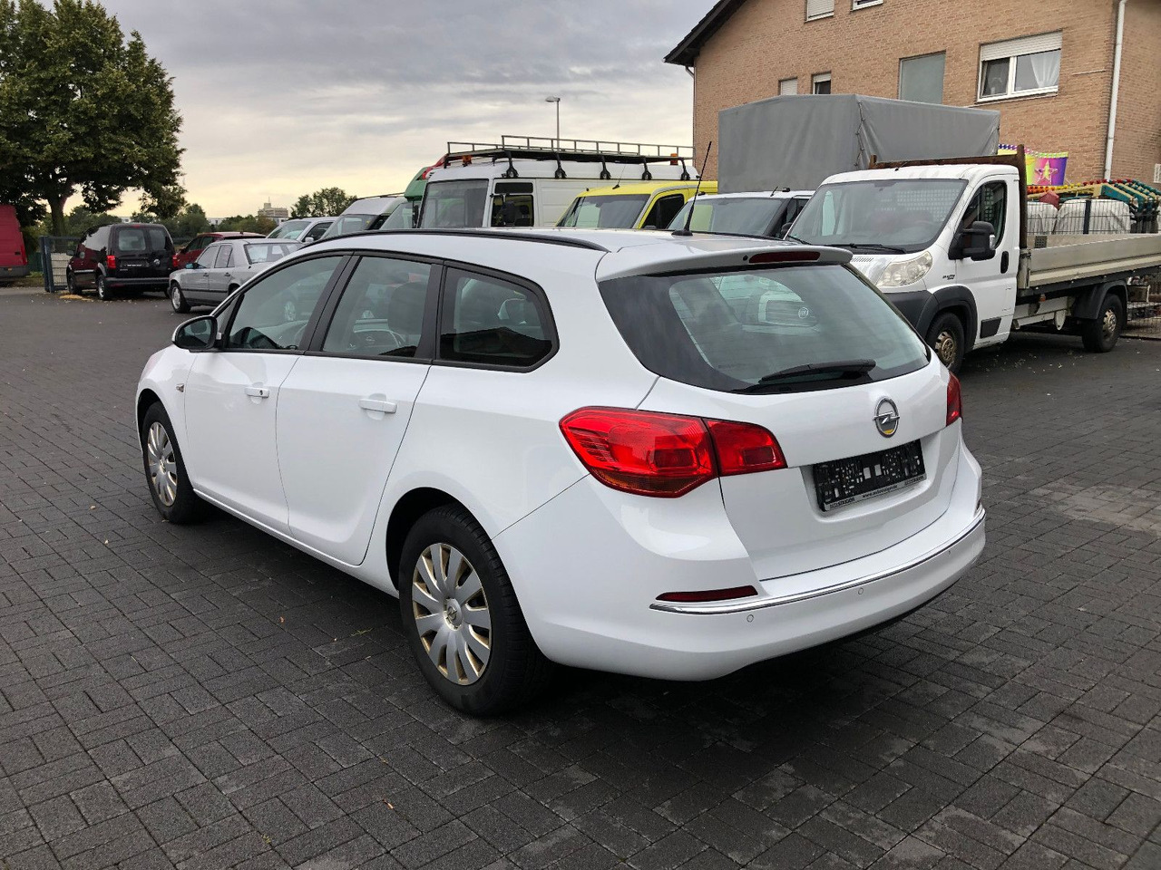 Opel Astra J 1.6 CDTi Sports Tourer Edition - Station wagon: gambar 4 Opel Astra J 1.6 CDTi Sports Tourer Edition - Station wagon: gambar 4