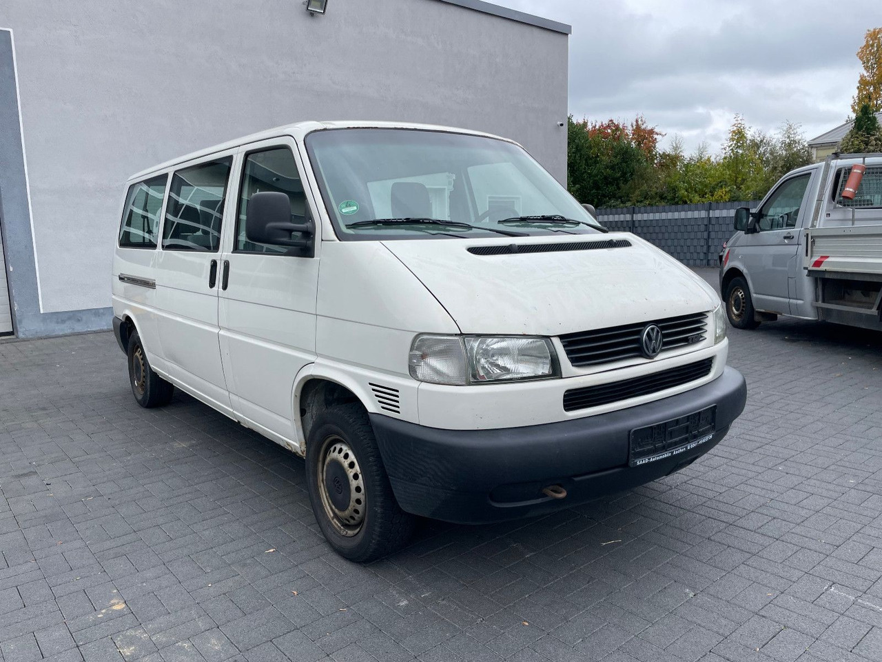 Volkswagen T4 Caravelle 2,5 TDI 75kW syncro lang, 9-Sitzer - Van penumpang: gambar 1 Volkswagen T4 Caravelle 2,5 TDI 75kW syncro lang, 9-Sitzer - Van penumpang: gambar 1