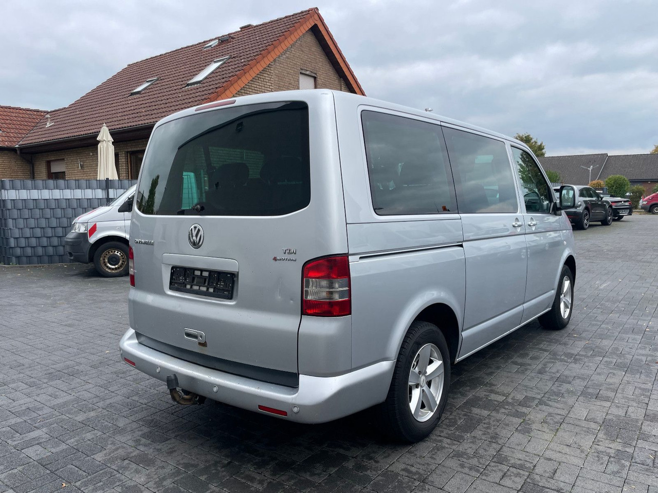 Volkswagen T5 2.5 TDi Caravelle 4Motion 8-Sitzer - Van penumpang: gambar 2 Volkswagen T5 2.5 TDi Caravelle 4Motion 8-Sitzer - Van penumpang: gambar 2