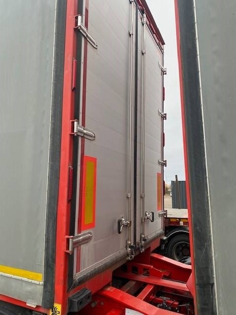 NTM linkki yhdistelmä B-Linkki  - Semi-trailer dengan terpal samping: gambar 4 NTM linkki yhdistelmä B-Linkki  - Semi-trailer dengan terpal samping: gambar 4
