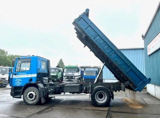 DAF 65.210 ATI 4x2 FULL STEEL KIPPER (EURO 2 / MANUAL GEARBOX / FULL STEEL SUSPENSION / P.T.O.) - Truk jungkit: gambar 5 DAF 65.210 ATI 4x2 FULL STEEL KIPPER (EURO 2 / MANUAL GEARBOX / FULL STEEL SUSPENSION / P.T.O.) - Truk jungkit: gambar 5