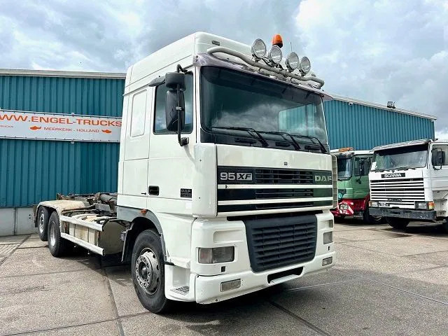 DAF 95.480 XF SPACECAB 6x2 WITH HOOK-ARM SYSTEM (EURO 3 / ZF16 MANUAL GEARBOX / ZF-INTARDER / STEEL-/AIR SUSPENSION / AIRCONDITIONIN - Hook lift: gambar 2 DAF 95.480 XF SPACECAB 6x2 WITH HOOK-ARM SYSTEM (EURO 3 / ZF16 MANUAL GEARBOX / ZF-INTARDER / STEEL-/AIR SUSPENSION / AIRCONDITIONIN - Hook lift: gambar 2
