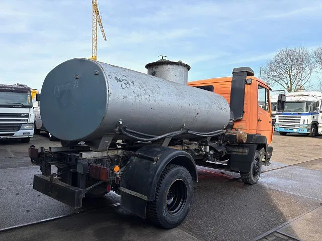 Mercedes-Benz 914 KO RHD 4x2 FULL STEEL TANK TRUCK (6-CILINDER ENGINE / MANUAL GEARBOX / FULL STEEL SUSPENSION) - Truk tangki: gambar 3 Mercedes-Benz 914 KO RHD 4x2 FULL STEEL TANK TRUCK (6-CILINDER ENGINE / MANUAL GEARBOX / FULL STEEL SUSPENSION) - Truk tangki: gambar 3