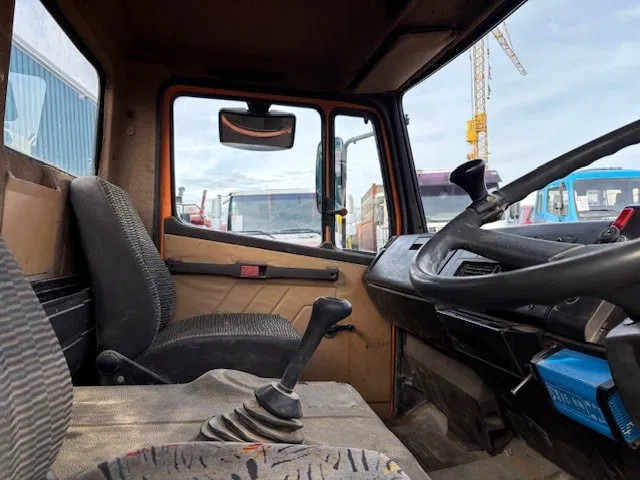 Truk tangki Mercedes-Benz 914 KO RHD 4x2 FULL STEEL TANK TRUCK (6-CILINDER ENGINE / MANUAL GEARBOX / FULL STEEL SUSPENSION): gambar 9 Truk tangki Mercedes-Benz 914 KO RHD 4x2 FULL STEEL TANK TRUCK (6-CILINDER ENGINE / MANUAL GEARBOX / FULL STEEL SUSPENSION): gambar 9