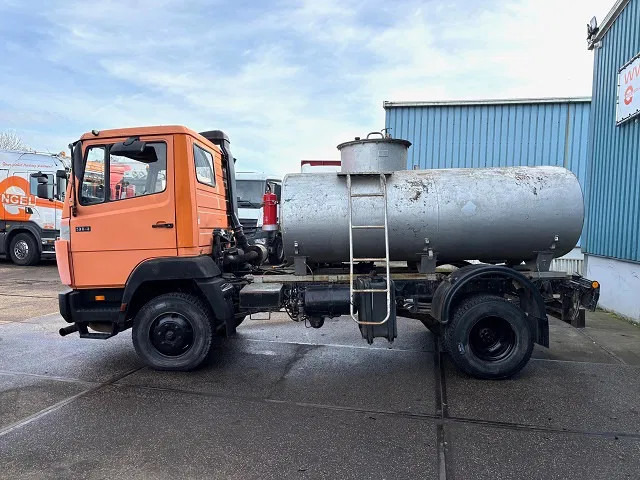 Mercedes-Benz 914 KO RHD 4x2 FULL STEEL TANK TRUCK (6-CILINDER ENGINE / MANUAL GEARBOX / FULL STEEL SUSPENSION) - Truk tangki: gambar 5 Mercedes-Benz 914 KO RHD 4x2 FULL STEEL TANK TRUCK (6-CILINDER ENGINE / MANUAL GEARBOX / FULL STEEL SUSPENSION) - Truk tangki: gambar 5