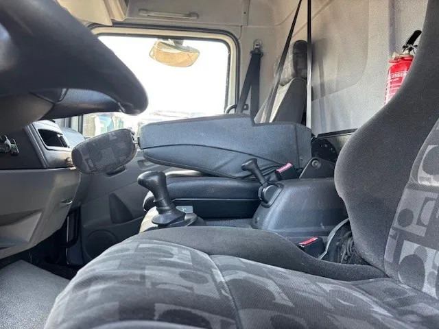 Leasing Mercedes-Benz Atego 816 L 4x2 ORIGINAL DUTCH COOLER TRUCK WITH CARRIER XARIOS 600D/E (MANUAL GEARBOX / AIRCONDITIONING / 2.000 KG. TAILLIFT) Mercedes-Benz Atego 816 L 4x2 ORIGINAL DUTCH COOLER TRUCK WITH CARRIER XARIOS 600D/E (MANUAL GEARBOX / AIRCONDITIONING / 2.000 KG. TAILLIFT): gambar 6 Leasing Mercedes-Benz Atego 816 L 4x2 ORIGINAL DUTCH COOLER TRUCK WITH CARRIER XARIOS 600D/E (MANUAL GEARBOX / AIRCONDITIONING / 2.000 KG. TAILLIFT) Mercedes-Benz Atego 816 L 4x2 ORIGINAL DUTCH COOLER TRUCK WITH CARRIER XARIOS 600D/E (MANUAL GEARBOX / AIRCONDITIONING / 2.000 KG. TAILLIFT): gambar 6