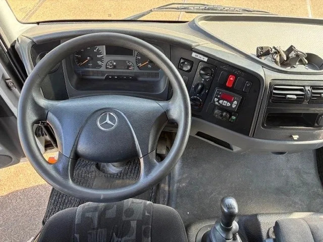 Leasing Mercedes-Benz Atego 816 L 4x2 ORIGINAL DUTCH COOLER TRUCK WITH CARRIER XARIOS 600D/E (MANUAL GEARBOX / AIRCONDITIONING / 2.000 KG. TAILLIFT) Mercedes-Benz Atego 816 L 4x2 ORIGINAL DUTCH COOLER TRUCK WITH CARRIER XARIOS 600D/E (MANUAL GEARBOX / AIRCONDITIONING / 2.000 KG. TAILLIFT): gambar 8 Leasing Mercedes-Benz Atego 816 L 4x2 ORIGINAL DUTCH COOLER TRUCK WITH CARRIER XARIOS 600D/E (MANUAL GEARBOX / AIRCONDITIONING / 2.000 KG. TAILLIFT) Mercedes-Benz Atego 816 L 4x2 ORIGINAL DUTCH COOLER TRUCK WITH CARRIER XARIOS 600D/E (MANUAL GEARBOX / AIRCONDITIONING / 2.000 KG. TAILLIFT): gambar 8