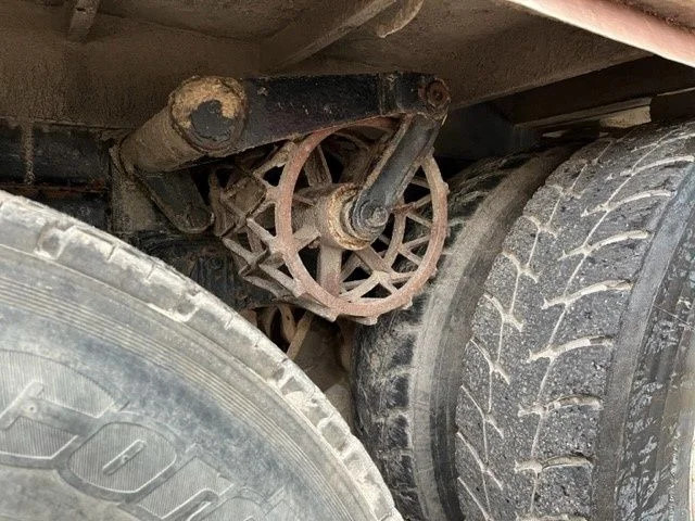 Leasing Scania R143-450 V8 STREAMLINE 6x2 FULL STEEL KIPPER (MANUAL GEARBOX / FULL STEEL SUSPENSION / 10 TIRES / ROBSON DRIVE / MECHANICAL PUMP Scania R143-450 V8 STREAMLINE 6x2 FULL STEEL KIPPER (MANUAL GEARBOX / FULL STEEL SUSPENSION / 10 TIRES / ROBSON DRIVE / MECHANICAL PUMP: gambar 15 Leasing Scania R143-450 V8 STREAMLINE 6x2 FULL STEEL KIPPER (MANUAL GEARBOX / FULL STEEL SUSPENSION / 10 TIRES / ROBSON DRIVE / MECHANICAL PUMP Scania R143-450 V8 STREAMLINE 6x2 FULL STEEL KIPPER (MANUAL GEARBOX / FULL STEEL SUSPENSION / 10 TIRES / ROBSON DRIVE / MECHANICAL PUMP: gambar 15