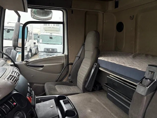 Tractor head DAF CF 85.460 SPACECAB 4x2 (AS-TRONIC / MX-BRAKE / AIRCONDITIONING / ADR-VLG / FRIDGE / EURO 5 / ETC.): gambar 10 Tractor head DAF CF 85.460 SPACECAB 4x2 (AS-TRONIC / MX-BRAKE / AIRCONDITIONING / ADR-VLG / FRIDGE / EURO 5 / ETC.): gambar 10