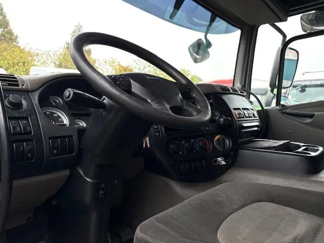 Tractor head DAF CF 85.460 SPACECAB 4x2 (AS-TRONIC / MX-BRAKE / AIRCONDITIONING / ADR-VLG / FRIDGE / EURO 5 / ETC.): gambar 8 Tractor head DAF CF 85.460 SPACECAB 4x2 (AS-TRONIC / MX-BRAKE / AIRCONDITIONING / ADR-VLG / FRIDGE / EURO 5 / ETC.): gambar 8