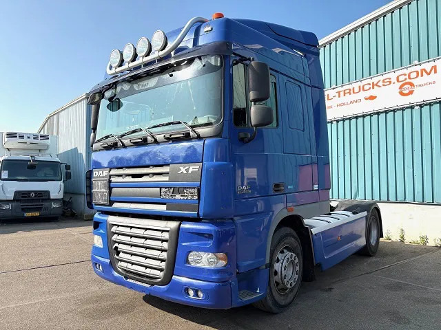 DAF XF 105.460 ATE SPACECAB (ZF16 MANUAL GEARBOX / HYDRAULIC KIT / P.T.O. / ADR-VLG / FULL SPOILERSET / FRIDGE) - Tractor head: gambar 1 DAF XF 105.460 ATE SPACECAB (ZF16 MANUAL GEARBOX / HYDRAULIC KIT / P.T.O. / ADR-VLG / FULL SPOILERSET / FRIDGE) - Tractor head: gambar 1