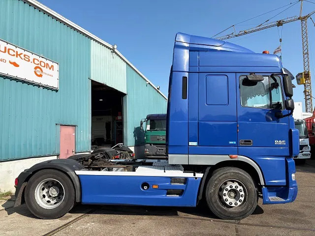 DAF XF 105.460 ATE SPACECAB (ZF16 MANUAL GEARBOX / HYDRAULIC KIT / P.T.O. / ADR-VLG / FULL SPOILERSET / FRIDGE) - Tractor head: gambar 4 DAF XF 105.460 ATE SPACECAB (ZF16 MANUAL GEARBOX / HYDRAULIC KIT / P.T.O. / ADR-VLG / FULL SPOILERSET / FRIDGE) - Tractor head: gambar 4