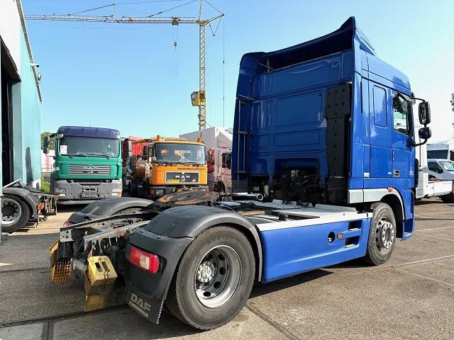 DAF XF 105.460 ATE SPACECAB (ZF16 MANUAL GEARBOX / HYDRAULIC KIT / P.T.O. / ADR-VLG / FULL SPOILERSET / FRIDGE) - Tractor head: gambar 3 DAF XF 105.460 ATE SPACECAB (ZF16 MANUAL GEARBOX / HYDRAULIC KIT / P.T.O. / ADR-VLG / FULL SPOILERSET / FRIDGE) - Tractor head: gambar 3