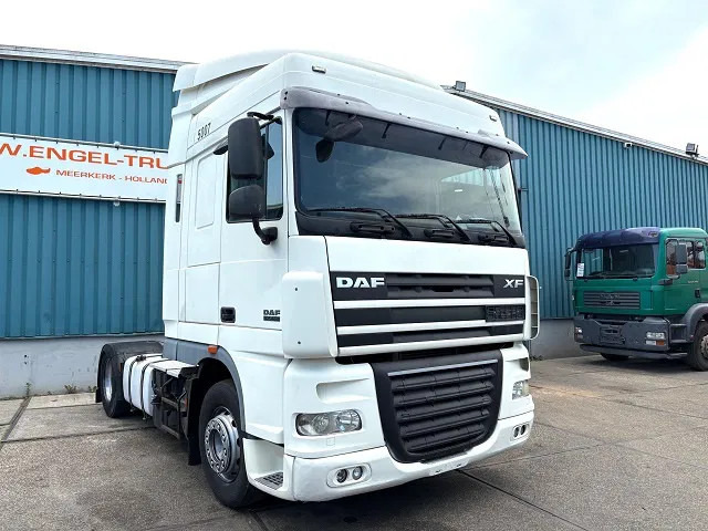 DAF XF 105.460 SPACECAB (4 IDENTICAL UNITS AVAILBLE) (ZF16 MANUAL GEARBOX / MX-BRAKE / 870+430 LITER TANK / FRIDGE / AIRCONDITIONING - Tractor head: gambar 2 DAF XF 105.460 SPACECAB (4 IDENTICAL UNITS AVAILBLE) (ZF16 MANUAL GEARBOX / MX-BRAKE / 870+430 LITER TANK / FRIDGE / AIRCONDITIONING - Tractor head: gambar 2