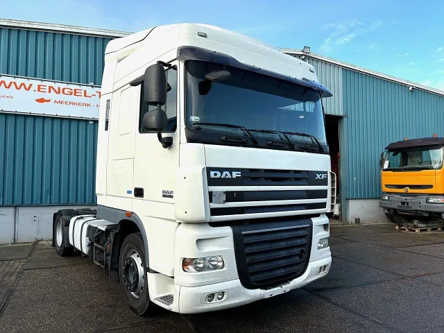 DAF XF 105.460 SPACECAB (ZF MANUAL GEARBOX / MX-BRAKE / 870+430 LITER TANK / EURO 5 EEV / AIRCONDITIONING / FRIDGE) - Tractor head: gambar 2 DAF XF 105.460 SPACECAB (ZF MANUAL GEARBOX / MX-BRAKE / 870+430 LITER TANK / EURO 5 EEV / AIRCONDITIONING / FRIDGE) - Tractor head: gambar 2