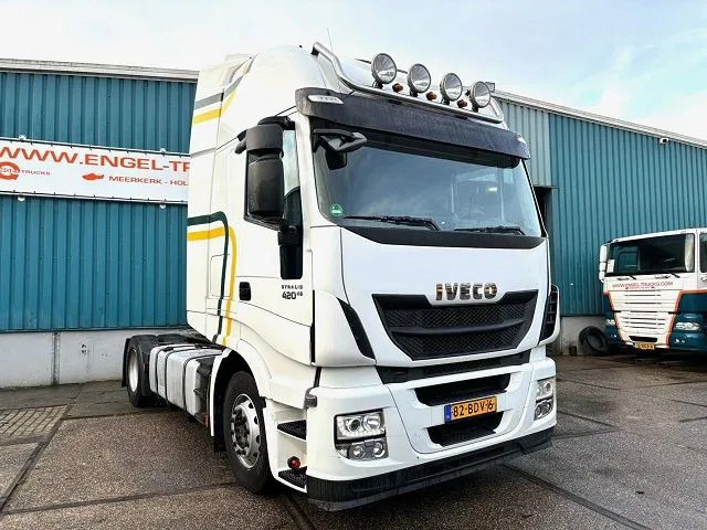 Iveco Stralis 440.42 /TP HIGH-WAY (EURO 6 / AUTOMATIC GEARBOX / 2x TANK / FRIDGE / AIRCONDITIONING / ETC.) - Tractor head: gambar 2 Iveco Stralis 440.42 /TP HIGH-WAY (EURO 6 / AUTOMATIC GEARBOX / 2x TANK / FRIDGE / AIRCONDITIONING / ETC.) - Tractor head: gambar 2