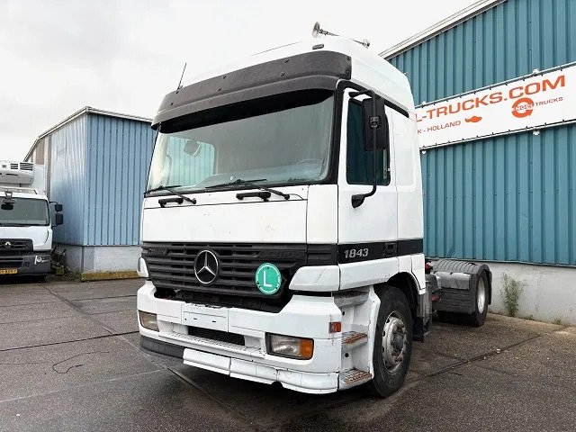 Mercedes-Benz Actros 1843 LS (MP1) (EPS WITH CLUTCH (3 PEDALS) / AIRCONDITIONING / SUNVISOR / ETC.) - Tractor head: gambar 1 Mercedes-Benz Actros 1843 LS (MP1) (EPS WITH CLUTCH (3 PEDALS) / AIRCONDITIONING / SUNVISOR / ETC.) - Tractor head: gambar 1