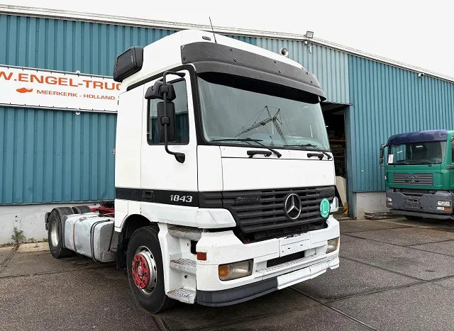 Mercedes-Benz Actros 1843 LS (MP1) (EPS WITH CLUTCH (3 PEDALS) / AIRCONDITIONING / SUNVISOR / ETC.) - Tractor head: gambar 2 Mercedes-Benz Actros 1843 LS (MP1) (EPS WITH CLUTCH (3 PEDALS) / AIRCONDITIONING / SUNVISOR / ETC.) - Tractor head: gambar 2