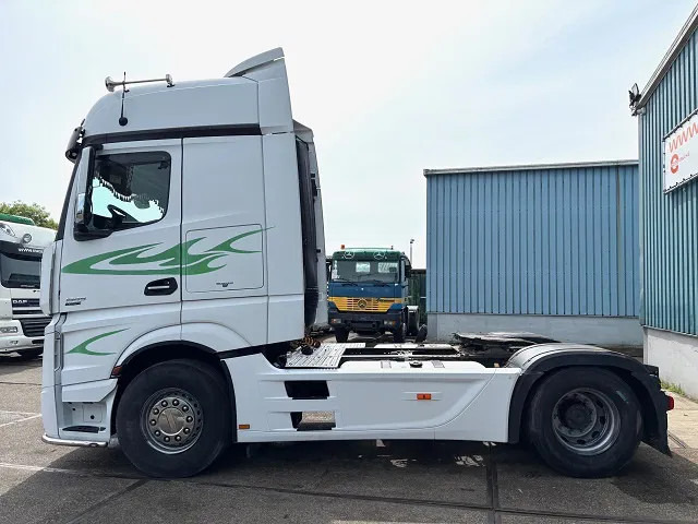 Mercedes-Benz Actros 1845 LS BIGSPACE (RETARDER / EURO 5 / TELLIGENT GEARBOX / FULL SPOILERSET / 2x DIESELTANK / AIRCONDITIONING) - Tractor head: gambar 5 Mercedes-Benz Actros 1845 LS BIGSPACE (RETARDER / EURO 5 / TELLIGENT GEARBOX / FULL SPOILERSET / 2x DIESELTANK / AIRCONDITIONING) - Tractor head: gambar 5