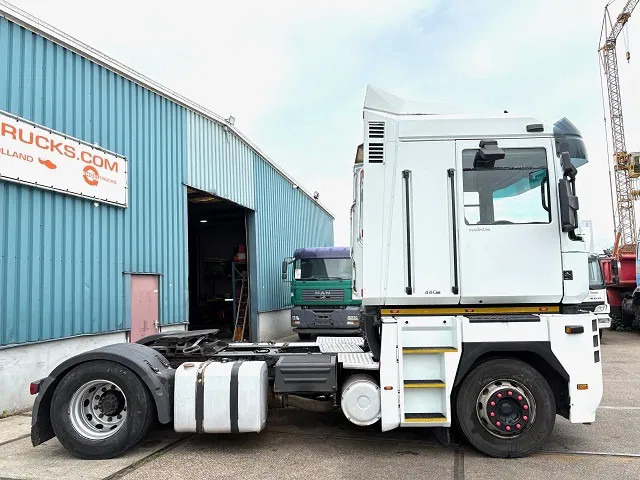 Renault Magnum AE 480 DXI (MANUAL GEARBOX / ZF-INTARDER / AIRCONDITIONING / 2x DIESELTANK / COMPLETE SPOILERSET / ETC.) - Tractor head: gambar 4 Renault Magnum AE 480 DXI (MANUAL GEARBOX / ZF-INTARDER / AIRCONDITIONING / 2x DIESELTANK / COMPLETE SPOILERSET / ETC.) - Tractor head: gambar 4