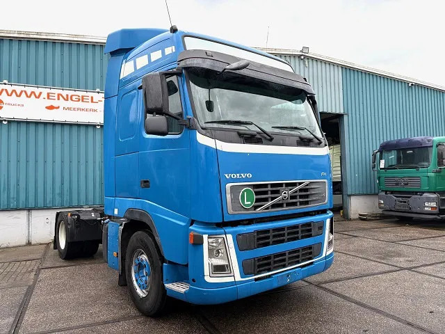 Volvo FH 400 GLOBETROTTER (VIN: 7B446149 / I-SHIFT / ADR-VLG / AIRCONDITIONING / COMPLETE SPOILERSET ON CABIN) - Tractor head: gambar 2 Volvo FH 400 GLOBETROTTER (VIN: 7B446149 / I-SHIFT / ADR-VLG / AIRCONDITIONING / COMPLETE SPOILERSET ON CABIN) - Tractor head: gambar 2