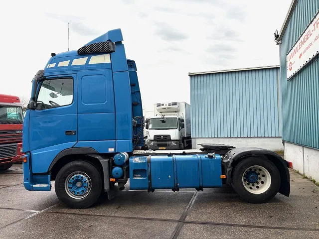 Volvo FH 400 GLOBETROTTER (VIN: 7B446149 / I-SHIFT / ADR-VLG / AIRCONDITIONING / COMPLETE SPOILERSET ON CABIN) - Tractor head: gambar 5 Volvo FH 400 GLOBETROTTER (VIN: 7B446149 / I-SHIFT / ADR-VLG / AIRCONDITIONING / COMPLETE SPOILERSET ON CABIN) - Tractor head: gambar 5