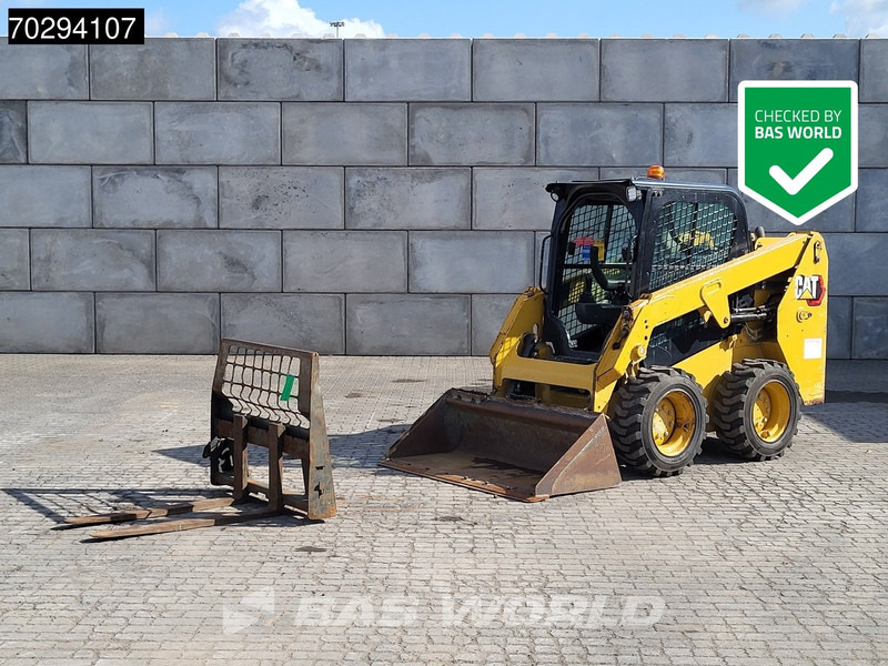 Caterpillar 226 D3 BUCKET + FORKS - Skid steer: gambar 1 Caterpillar 226 D3 BUCKET + FORKS - Skid steer: gambar 1