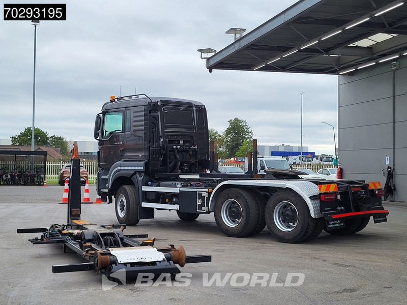 MAN TGS 33.510 TGS 6X6 20t AJK hooklift with 5th wheel Wechselsystem Retarder Automatic Euro 6 - Hook lift: gambar 2 MAN TGS 33.510 TGS 6X6 20t AJK hooklift with 5th wheel Wechselsystem Retarder Automatic Euro 6 - Hook lift: gambar 2
